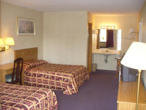 Hotel Sterling Near Iag Airport